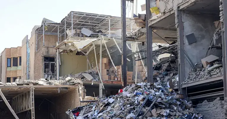 ইসরাইলের হামলায় ইরানের ক্ষতিগ্রস্ত ভবন